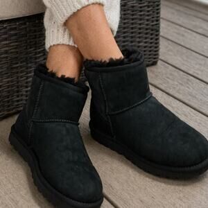 UGG Classic Mini Black Shearling Boots Size 10 Cozy Suede Boots